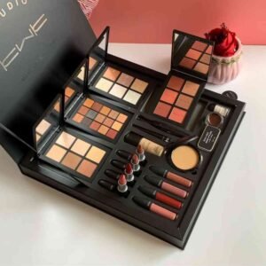 طقم مكياج كامل سي دبليو سي