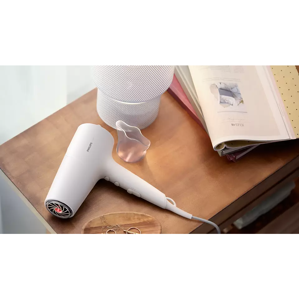 مجفف شعر فيليبس سيريز 5000، بقوة 2100 وات، ابيض ومعدني - BHD500-00 - الصورة 3