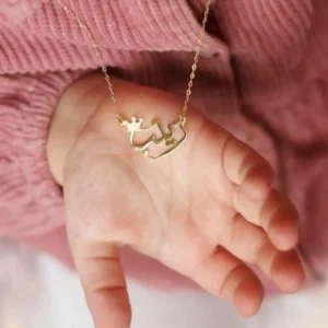 سلاسل ذهب مكتوب عليها اسماء بنات