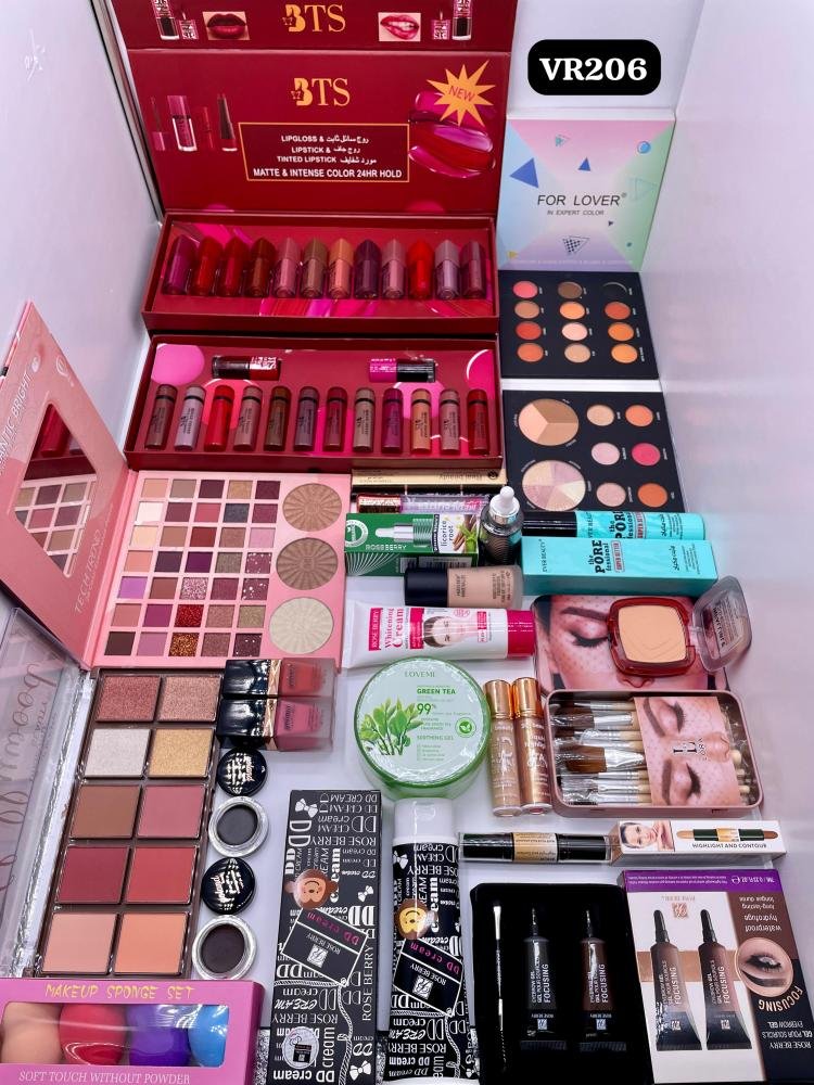 جديدنا طقم مكياج كامل