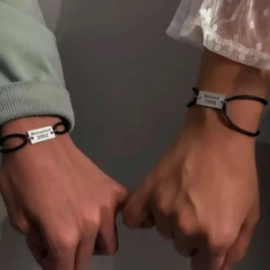 اساور بالخيوط مكتوب عليها اسماء