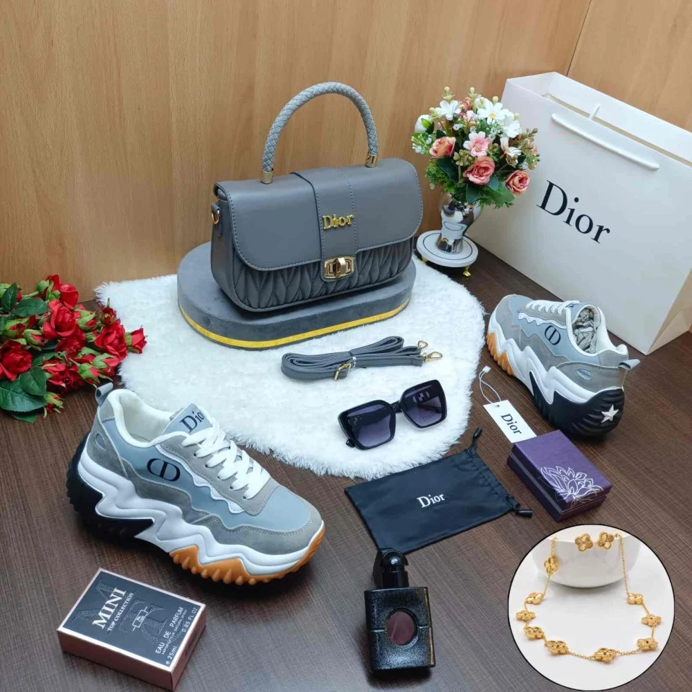 مجموعه هدايا نسائي ماركه ديور - الصورة 6