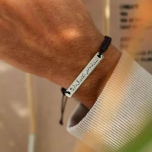 اساور بالخيوط مكتوب عليها اسماء