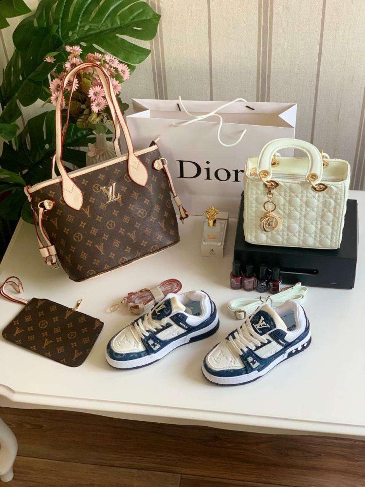 طقم تصميم لويس ڤيتون وشنطه تصميم ديور - الصورة 4