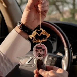 تعليقة سيارة بصورة مع يدين ترند و كسرة العود