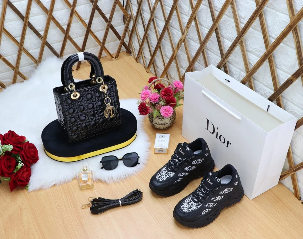 مجموعه هدايا نسائي ماركه ديور - الصورة 4